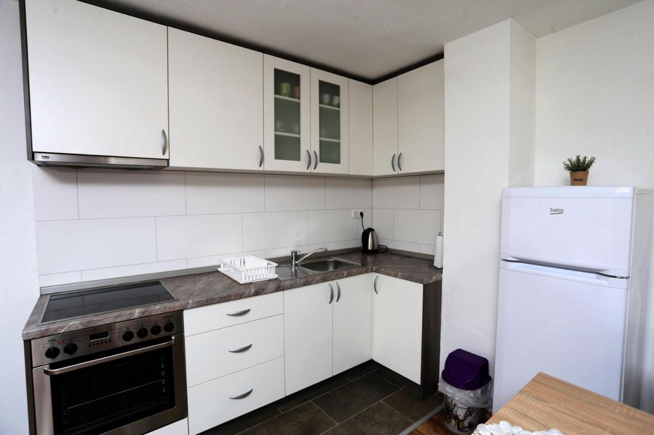 Apartmani Mila Laktasi Exterior photo