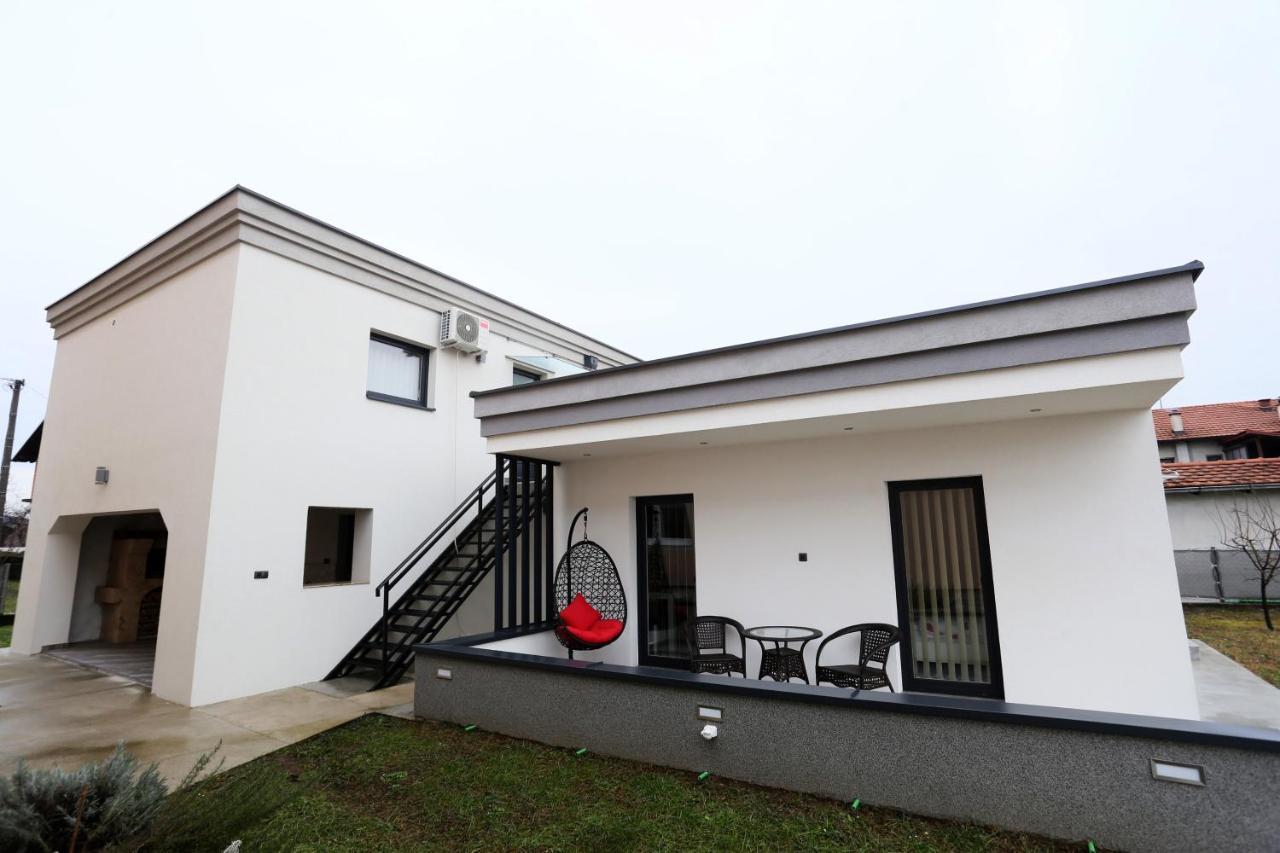 Apartmani Mila Laktasi Exterior photo